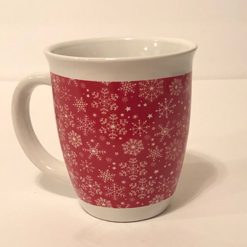 Royal Norfolk Greenbrier International red with white snowflakes Christmas mug